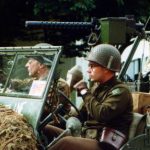 Officier et son chauffeur