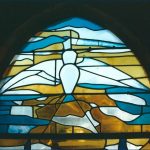 La Colombe sur le vitrail du Baptême